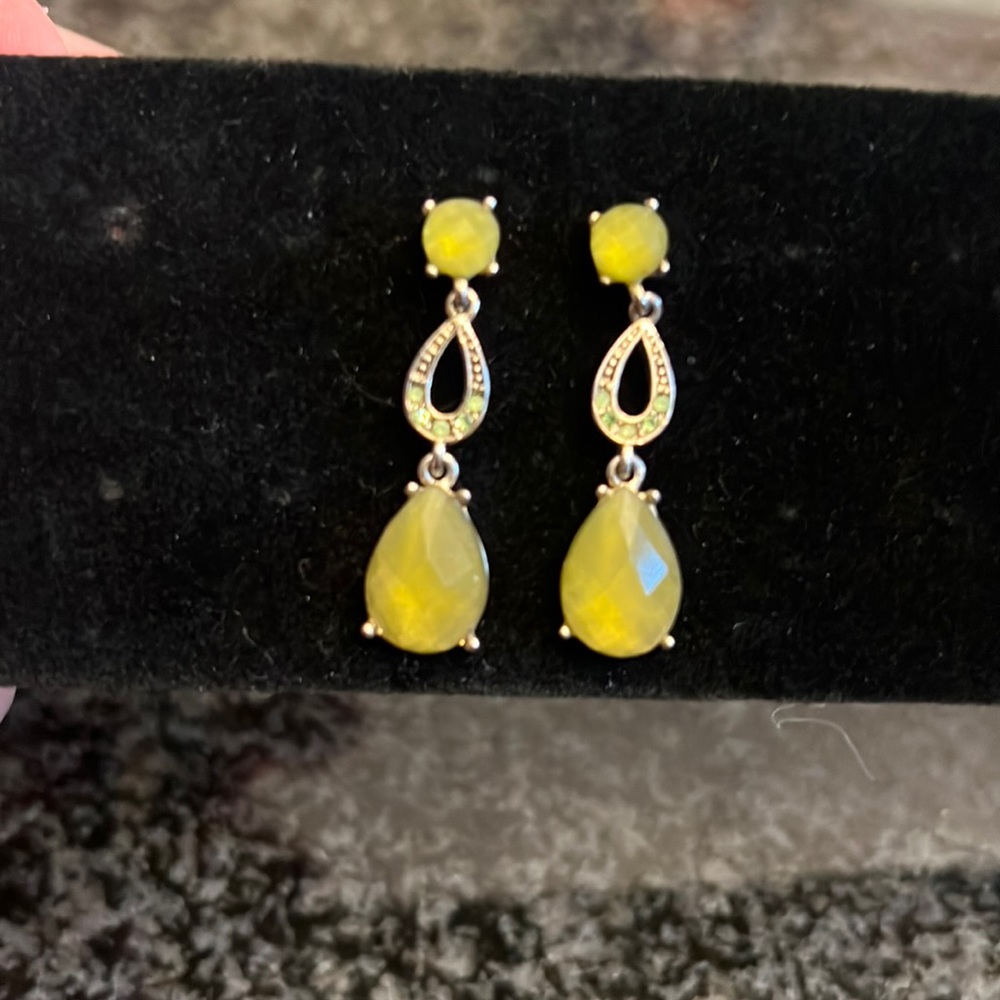 Liz Claiborne Vtg signed green stone dangling earrings